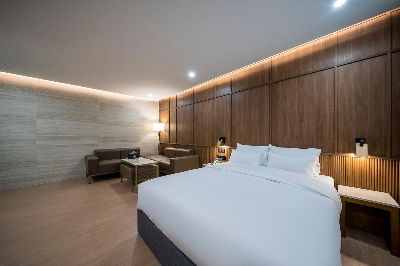 Brown Dot Hotel Pyeonghwa Plaza Mokpo Extérieur photo